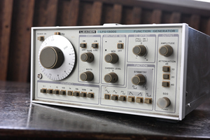 閑古鳥 測定器 【 LEADER LFG-1300S / FUNCTION GENERATOR 】 リーダー / ファンクション・ジェネレーター