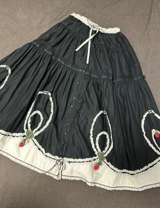 【9,900円スタート】NO343☆ピンクハウス【2022年 美品　定価57,200円】いちごモチーフつきスカート　黒