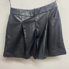 ZARA レザー　ショートパンツ　ズボン　M 黒　レディース