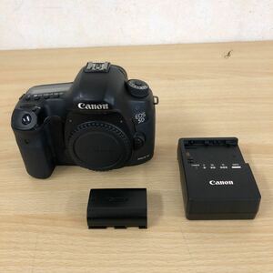 現状品 Canon EOS 5D Mark III ボディ バッテリー付き 充電器 カメラ関連