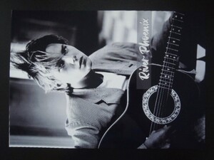 A4 額付き ポスター リバーフェニックス River Phoenix ジャケット ギター 写真 イケメン