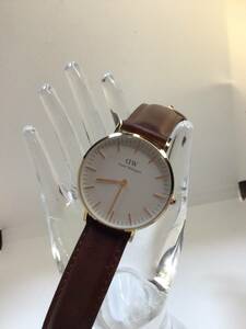 【Daniel Wellington】メンズ腕時計　中古品　稼動品　電池交換済み　革ベルト　8-27 sh