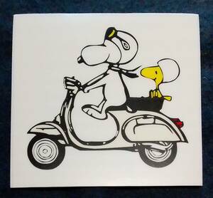 ベスパ ステッカー　スヌーピー ウッドストック ピーナッツ　vespa snoopy peanuts　ヴェスパ ピアジオ Piagio　白色　スクーター