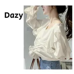 Dazy フリルブラウス　ラッフルネックライン