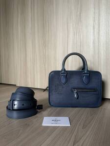 特注55万 Berluti UNJOUR GULLIVER Leather Bag ベルルッティ アンジュール ガリバー レザー ショルダーバッグ アヴェイロ 限定色 完売品