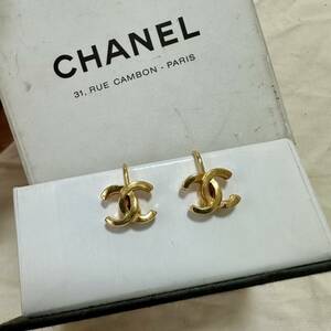 Chanel クリップオン CC ロゴ イヤリング ピアス ゴールド GP