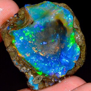 ★送料無料　遊色オパール原石Ethiopian Oil Opal RoughStone Weight 28 CTS.Stone Size 25X22X10 MM