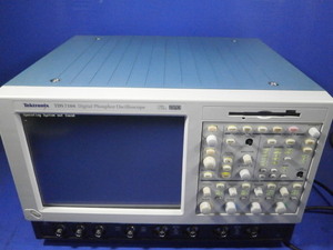 ★Tektronix TDS7104 OSCILLOSCOPE 1GHz、10GS/s★