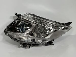 極美品/破損キズなし エスクァイア ノア ZRR80G ZRR80W ZWR80W 前期 純正 左ヘッドライト LED 81170-28D21 81150-28D21 28-227 E 管理26664