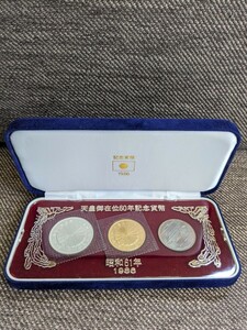 【天皇陛下御在位60年記念】 10万円金貨・1万円銀貨・500円白銅貨 ケース・箱入り 3枚組