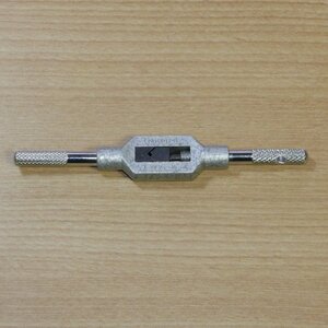 タップハンドル 固定部対辺1.2mm～5mm M1～M8 W1／16～1／4 全長12cm (タップレンチ)