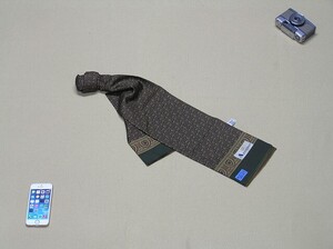 マフラー スカーフ 未使用新品 ♪ Aquascutum アクアスキュータム ♪ メンズ&レディース Green茶系 繊維の宝石Silk絹 146㎝×30㎝■5021