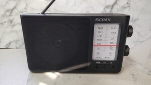 S1202 SONY ICF-506 人気 AM&FMラジオ ポータブルラジオ/ソニー 通電&ラジオ受信OK その他詳細動作未確認 現状品 