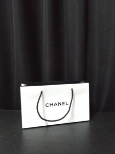 美品【CHANEL】紙バッグ◆白24×14cm　まち7cm