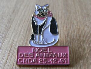 古いピンバッジ：ピンクのリボン 猫 ニャンコ 動物 ピンズ #P