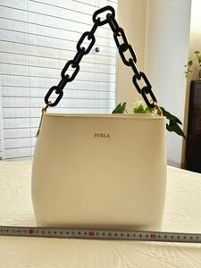 FURLA チェーン　ショルダーバッグ　 レザー 肩掛け 斜め掛け