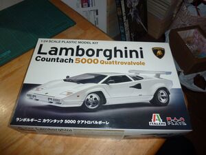 1/24　ランボルギーニ カウンタック 5000 クアトロバルボーレ イタレリ/プラッツ ITALERI/PLATZ Lamborghini Countach 5000 Quattrovalvole