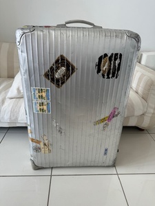 【RIMOWA】　リモワ　スーツケース　８０L　シルバー　中古品