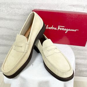 【新品保管品】Salvatore Ferragamo サルヴァトーレフェラガモ ローファー　革靴　クリーム　ベージュ　ビジネスシューズ 