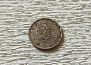 　半銭銅貨　　明治18年　　送料無料　　（9984）日本　古銭　貨幣　菊の紋章　骨董品　ポイント　近代　コイン　お金