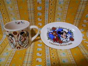 ♪ディズニー美品東京ディズニーランドクリスマスファンタジー2006陶器製マグカップ＆楕円形プレートセットミッキー＆ミニー＆プルート