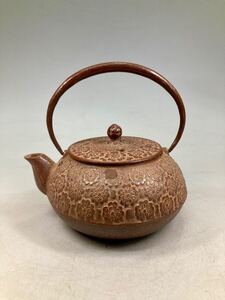 南部鉄瓶 南部鉄器 岩鋳造 桜花文鉄瓶 茶道具 茶器 急須 鉄瓶 煎茶道具 鉄器 鉄製 金属工芸 桜花総文 古美術品