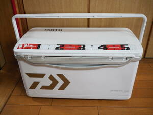 ♪♪美品　ダイワ　クーラー　ライトトランクⅣ　VSS-3000RJ　6面真空　日本製　30L♪♪