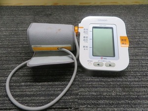 G☆OMRON　オムロン 家庭用　デジタル自動血圧計　HEM-7000　ファジィ ◎電池確認 ◎動作品