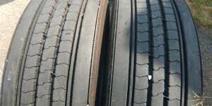 ブリヂストン　245/70R19.5 R225　リブ　縦溝　低床4軸車　2本　20年製 トラック