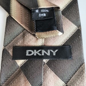 DKNY (ダナキャランニューヨーク)茶色長方形ネクタイ