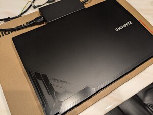 GIGABYTE 15.6型 ゲーミングノートパソコン(Core i7/ メモリ 8GB×2/ SSD 512GB/ GeForce RTX 4060