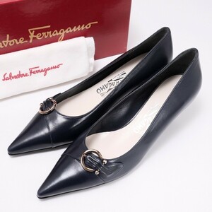 MG3125*未使用*サルヴァトーレフェラガモ*Size 8D*レザーパンプス*シューズ*靴*ネイビー*イタリア製*Salvatore Ferragamo