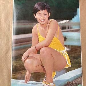 n 3864 山口百恵　水着　ポスター 　約61.5ｘ91.5ｃｍ　レトロ　当時物　