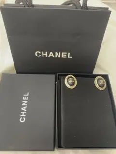 【CHANEL】シャネル 新品 ブラック＆ゴールド オーバルイヤリング