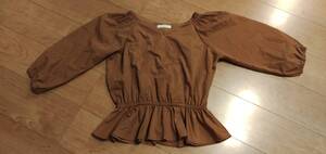 ショコラフィネローブ chocol raffine robe ペプラム裾　バルーン袖　カットソー　F キャメル