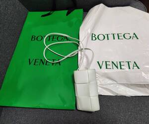 Bottega Veneta ボッテガベネタ カセット フォンスリーブ　スマホショルダー　71500円