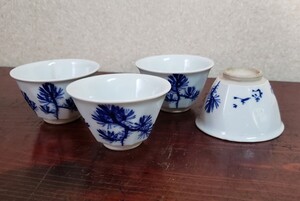 清水 七兵衛 煎茶碗 4客揃 染付 松葉図 煎茶道具 煎茶器 京焼 青華 玉露碗 猪口 ぐい呑