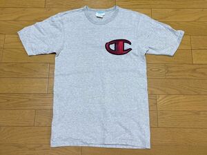 送料無料■Champion チャンピオン ライトグレー クルーネック 半袖 シャツ Tシャツ サイズS 刺繍 ワッペン US古着