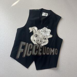 美品　FICCE UOMO フィッチェウォーモ　ピッグ　ベスト　ロゴ　フリー　ヨシユキコニシ　ドン小西