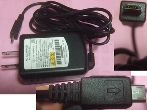 USBミニB対応ACアダプタ(5V-1.2A)。