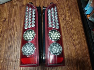 LEDテールレンズ　200系ハイエース 左右セット