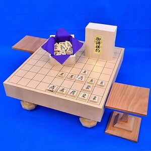 将棋セット　新桂2寸ハギ足付将棋盤セット(将棋駒黄楊上彫駒)【囲碁将棋専門店の将碁屋】