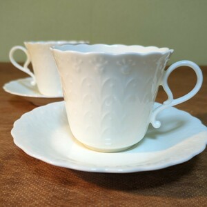 ナルミ シルキーホワイト コーヒー カップ&ソーサー ２客 ナルミボーンチャイナ レリーフ NARUMI BONE CHINA