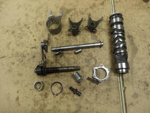 カワサキ ゼファー400 ZR400C エンジン部品　シフト　シフトホーク　ASSY