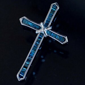 F3797【CROSS】 ブルーダイヤモンド(TREATED)０．４０ct 最高級18金WG無垢ペンダントトップ 重量1.3g 幅31.2×19.0mm