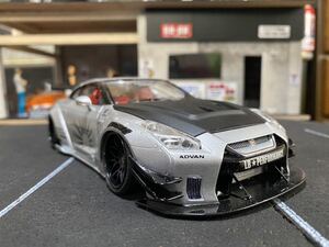 アオシマ R35GT-R LB☆WALK 完成品　ドア開閉ギミック式改造品！　エンジン付き