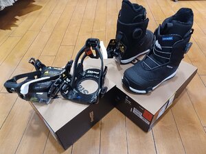 残りわずか!! 新品未使用 バートン キッズステップオン 23-24 BURTON GROM STEPON 20㎝ とKIDS STEPON GROM M バインディングのセット