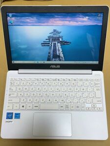 ASUS Vivobook E203NA Celeron N3350 メモリ2GB ストレージ32GB Windows 10 Home