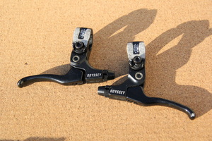 自転車　BMX ブレーキレバー左右セット ODYSSEY MONOLEVER Mサイズ ブラック　即決　送料無料　新品未使用