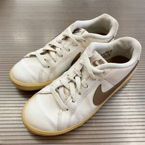 【サイズ23.0㎝】NIKE ＊ ナイキ ■ コートロイヤル ホワイト×ブラウン レディース スニーカー ローカットWMNS COURT ROYALE